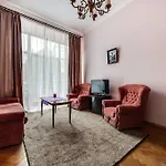 Romantic Apartaments оn Valova Street *