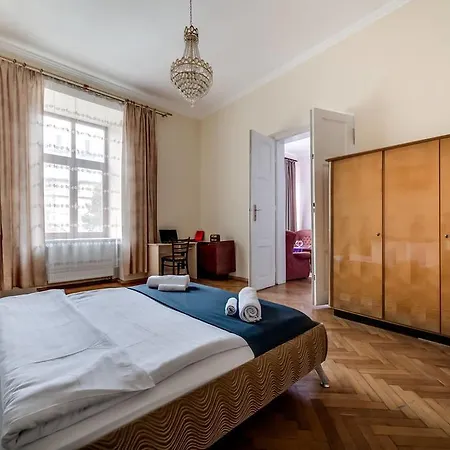 Romantic - оn Valova Street Apartamento *