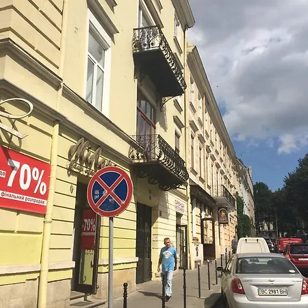 Romantic - оn Valova Street Leópolis
