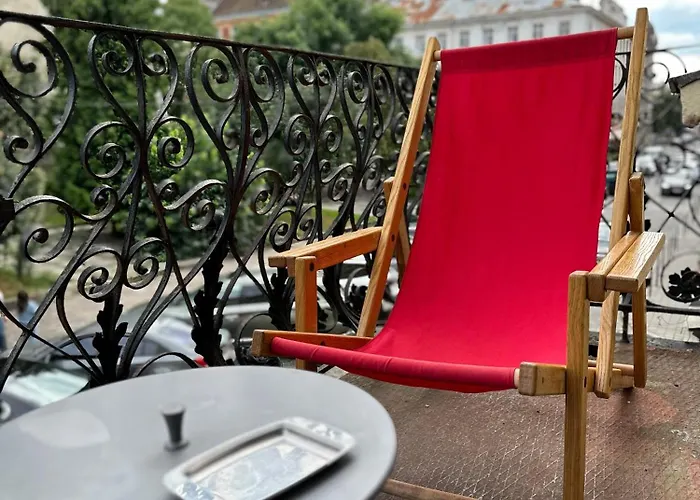 Romantic - оn Valova Street * 利沃夫