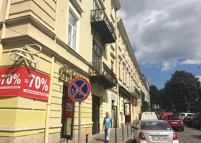 Romantic - оn Valova Street 利沃夫