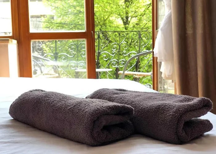 Romantic - оn Valova Street